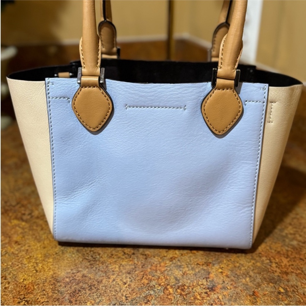 Michael Kors Collection Mini Tote
Crossbody Bag - Picture 3 of 12